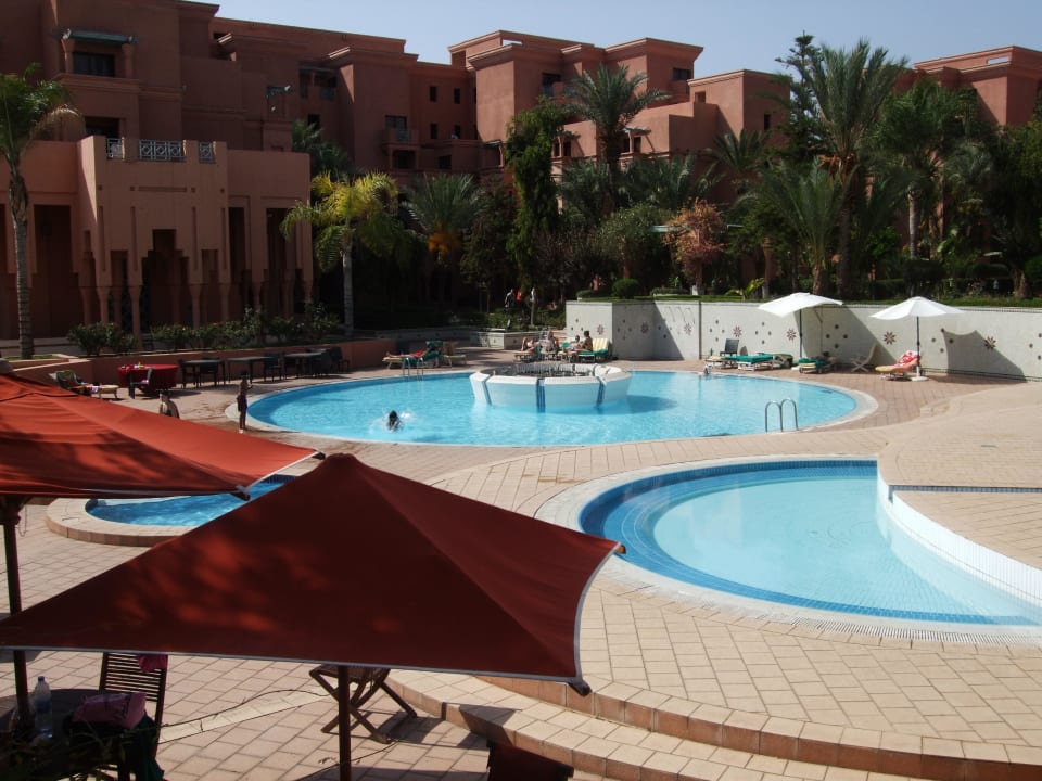Schwimmbad & Garten Hotel Mansour Eddahbi