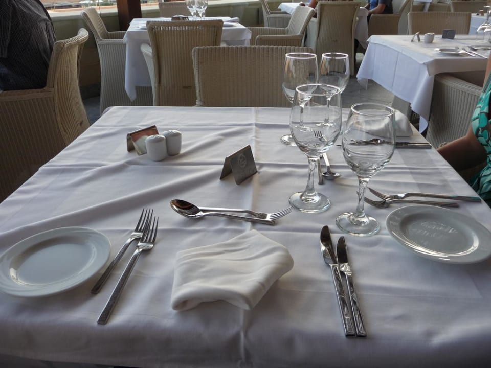 Tisch beim Abendessen Atlantica Belvedere Resort