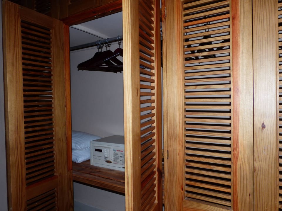 Safe im Kleiderschrank des Schrankzimmers Hotel Alisei