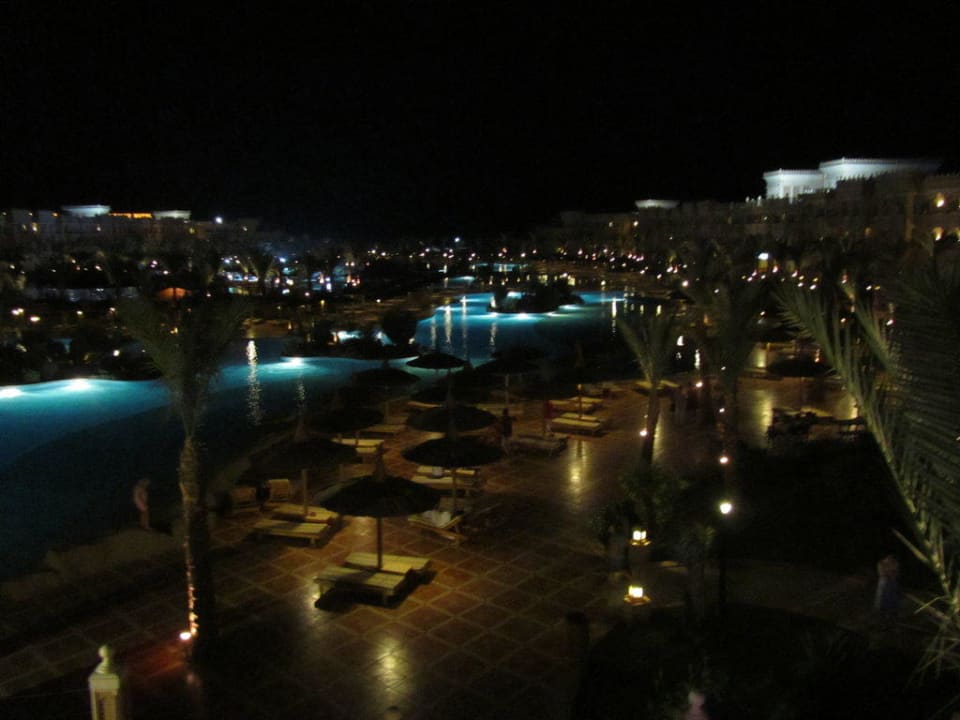 Ambiente abends um 19.30 Uhr Pickalbatros Palace Resort