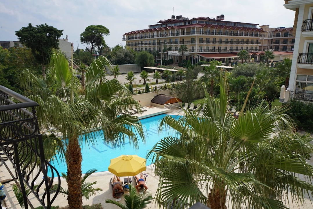 Pool 2te Gebäude - Zimmerblick L'Oceanica Beach Resort