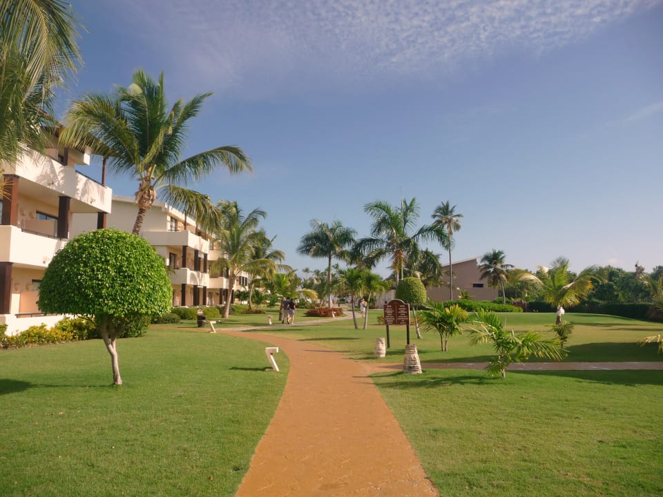 Weg Richtung Pool & Strand Catalonia Royal Bavaro - Adults only