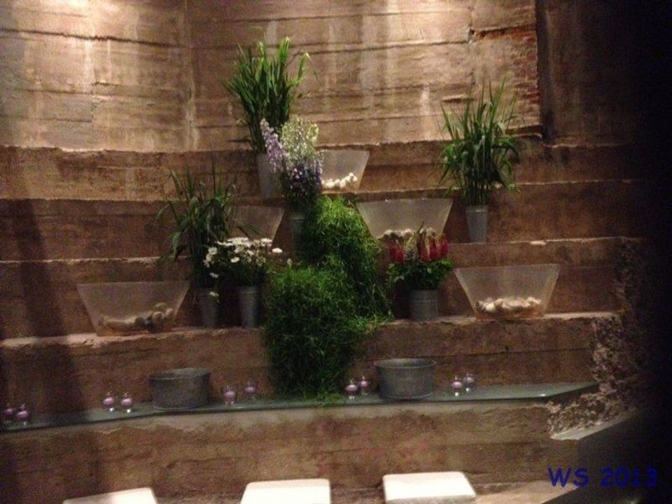 Alte Betonsockel des Wasserturms Mövenpick Hotel Hamburg