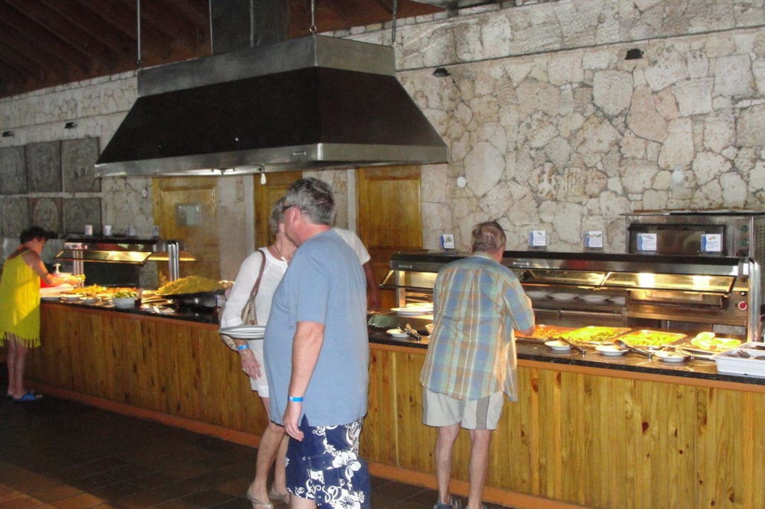 Mittagsbuffet im Strandrestaurant / Mexikaner Grand Sirenis Punta Cana Resort & Aquagames