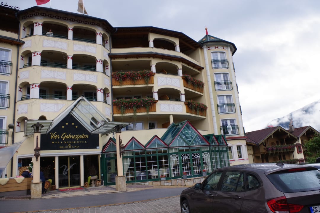Außenansicht Wellnessresort Vier Jahreszeiten