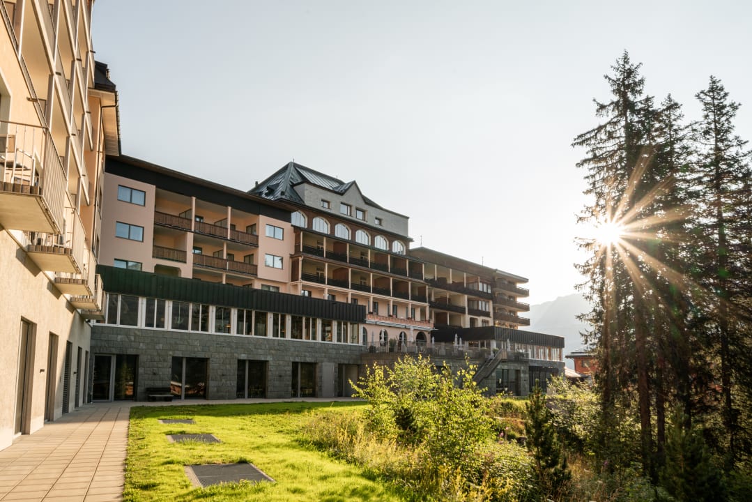 Außenansicht Waldhotel Arosa