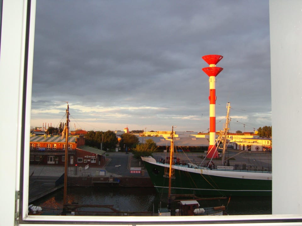 Blick vom Bett aus Nordsee Hotel Fischereihafen
