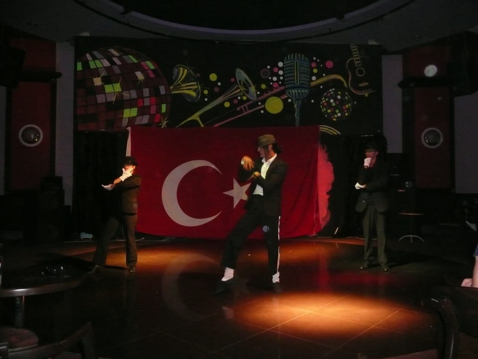 Kiwi als Michael Jackson Side Sun Hotel