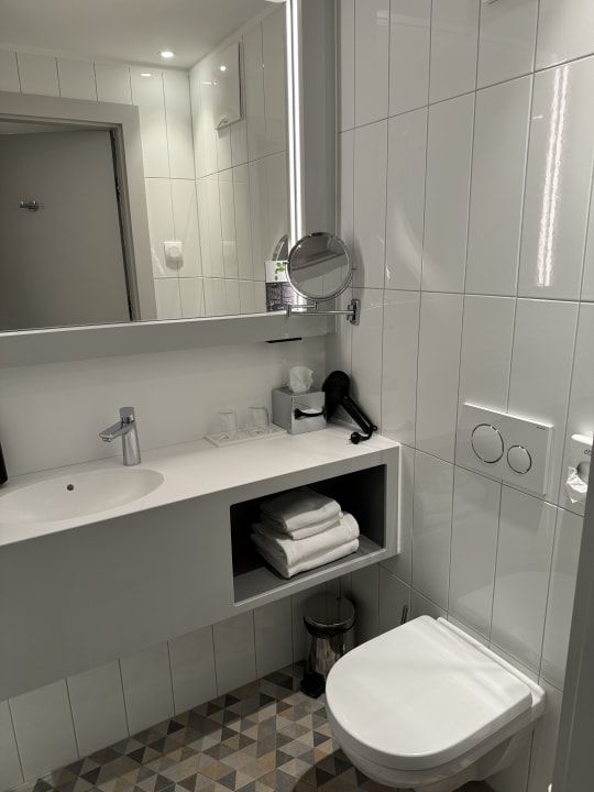 Zimmer H+ Hotel Wien