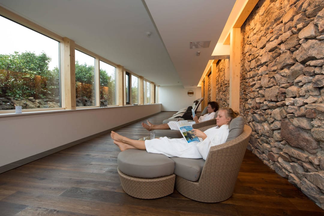 Ruheraum mit alter Burgmauer Hotel Althof Retz