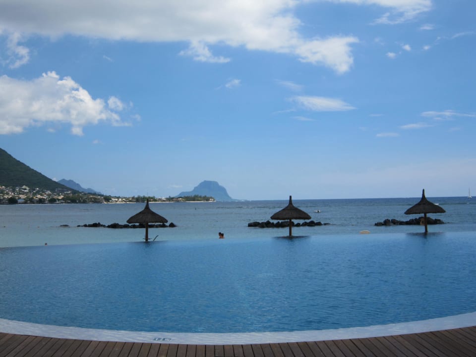 Pool Sands Suites Resort & Spa