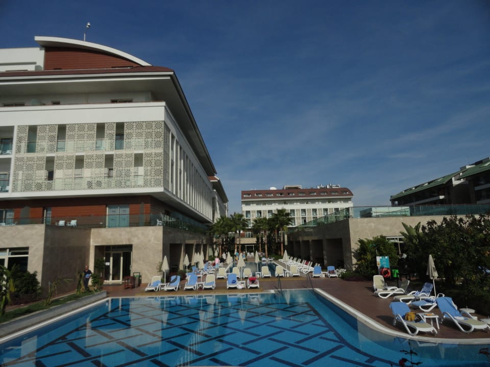 Etwas beengte Poollandschaft Sentido Trendy Verbena Beach