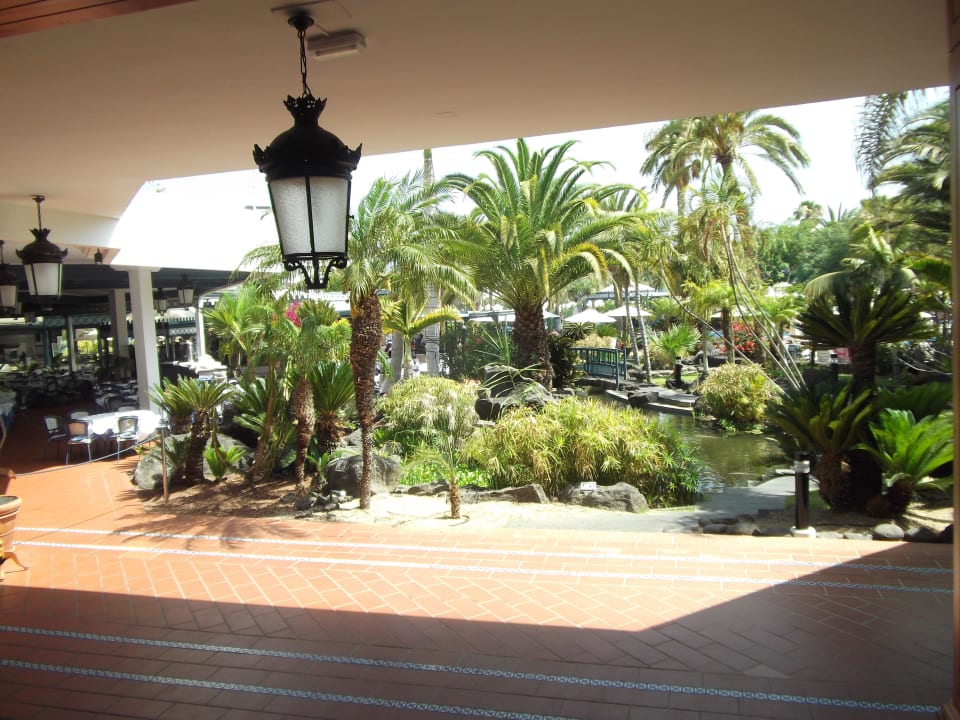 Gang zum Buffet Seaside Hotel Los Jameos
