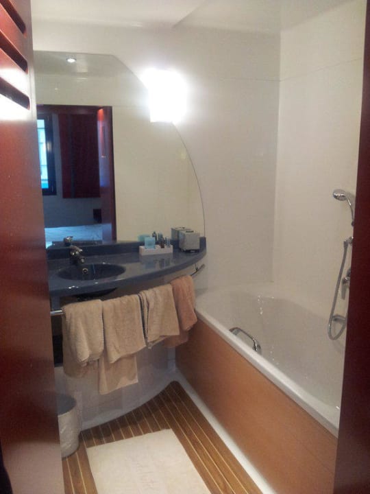 Badezimmer Novotel Suites Berlin City Potsdamer Platz