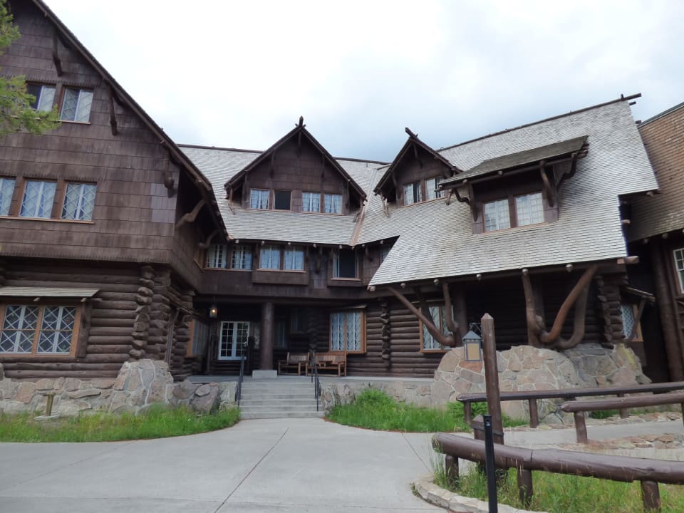 Seiteneingang Hotel Old Faithful Inn