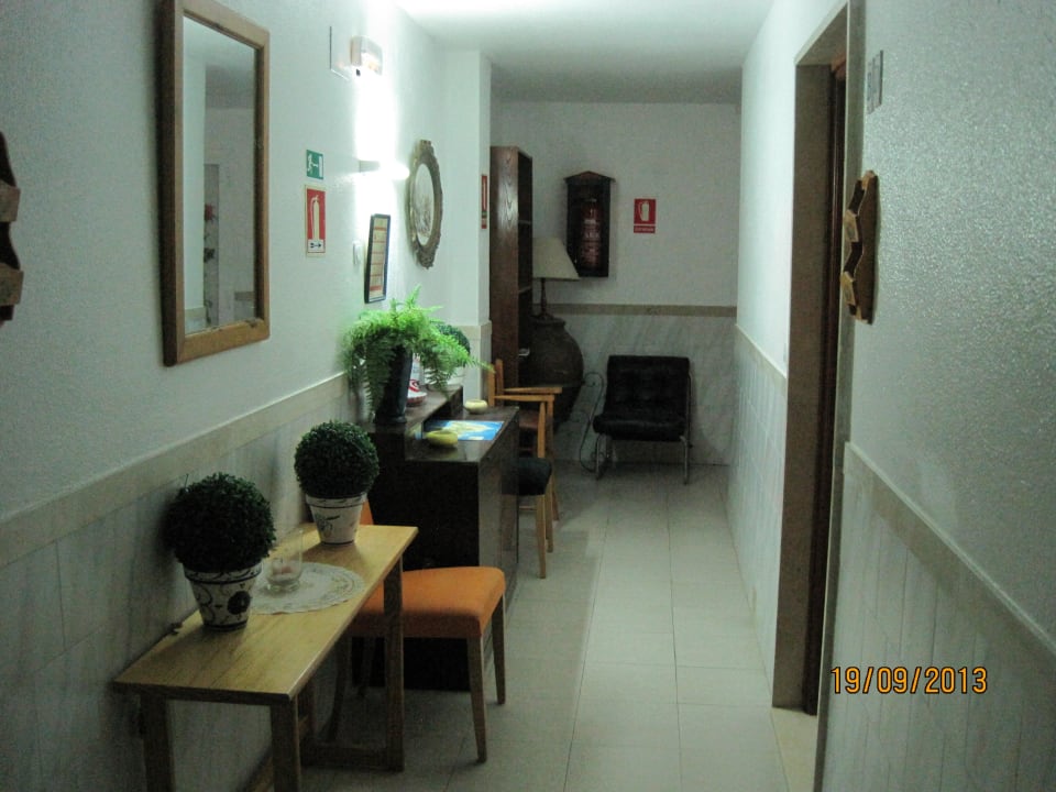 Flur zu den Zimmern Hotel Atalaya Bosque