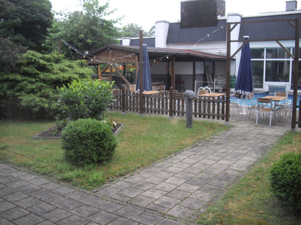 Blick aus dem Fenster Leonardo Hotel Düsseldorf Airport - Ratingen