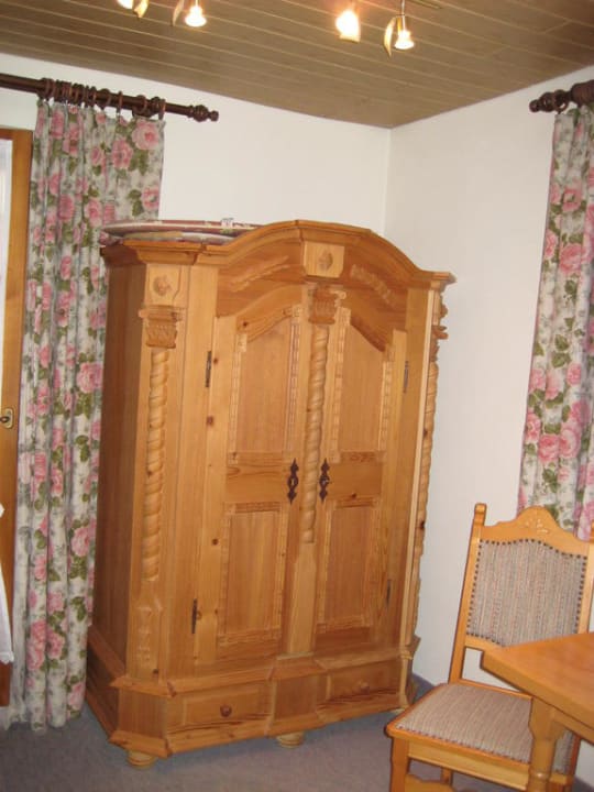 Kleiderschrank Kurhotel Falter