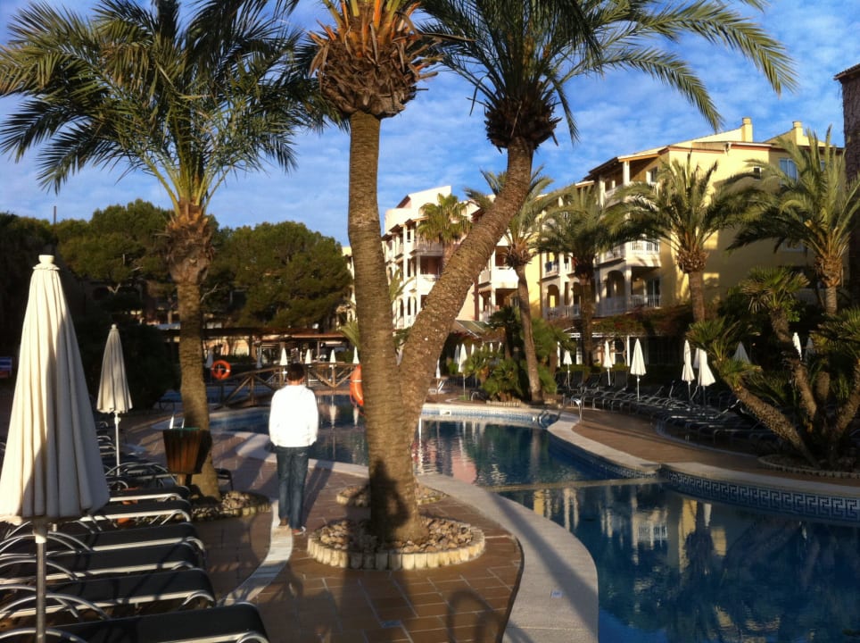 Poolbereich inmitten der Anlage Zafiro Bahia