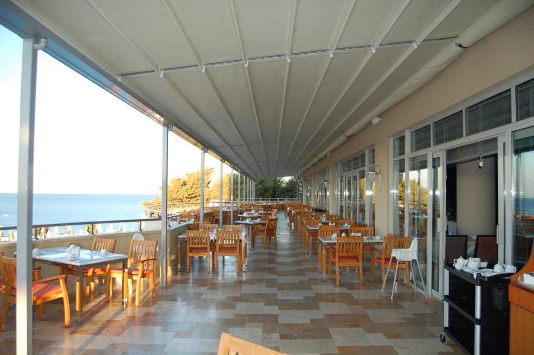 Die Terrasse jetzt überdacht Melas Resort Hotel