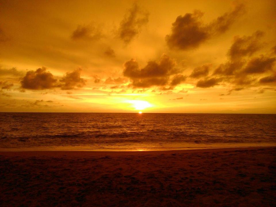 Sonnenuntergang am Strand Club Palm Bay