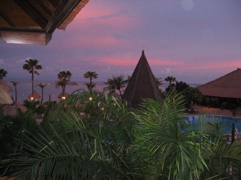 Sonnenuntergang und Strand Sadara Resort