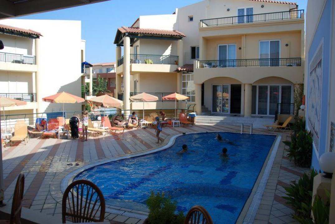 Basen przy recepcji i restauracji Dimitrios Village Beach Resort