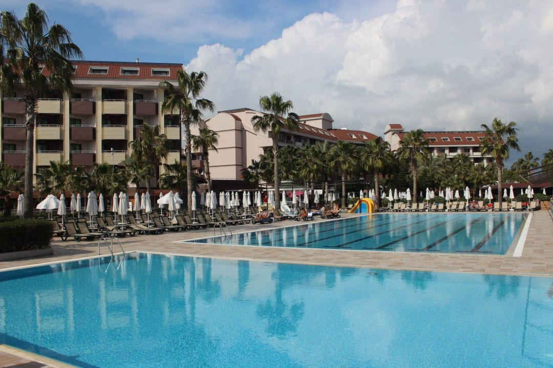 Blick zum Haupthaus Hane Family Resort