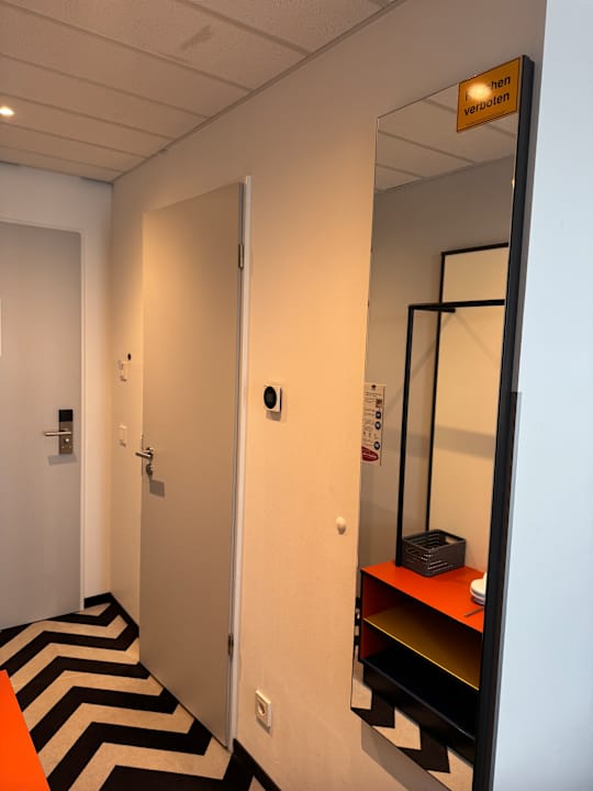 Zimmer Holiday Inn - the niu, Form Stuttgart Feuerbach