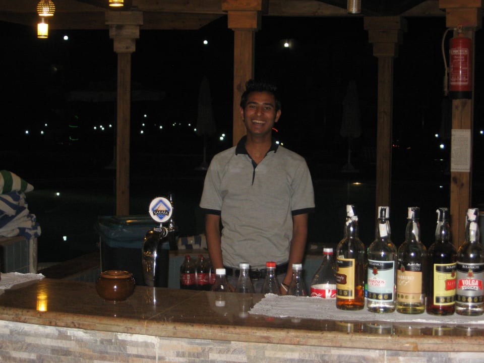 Super Service an der Poolbar Three Corners Happy Life Beach Resort