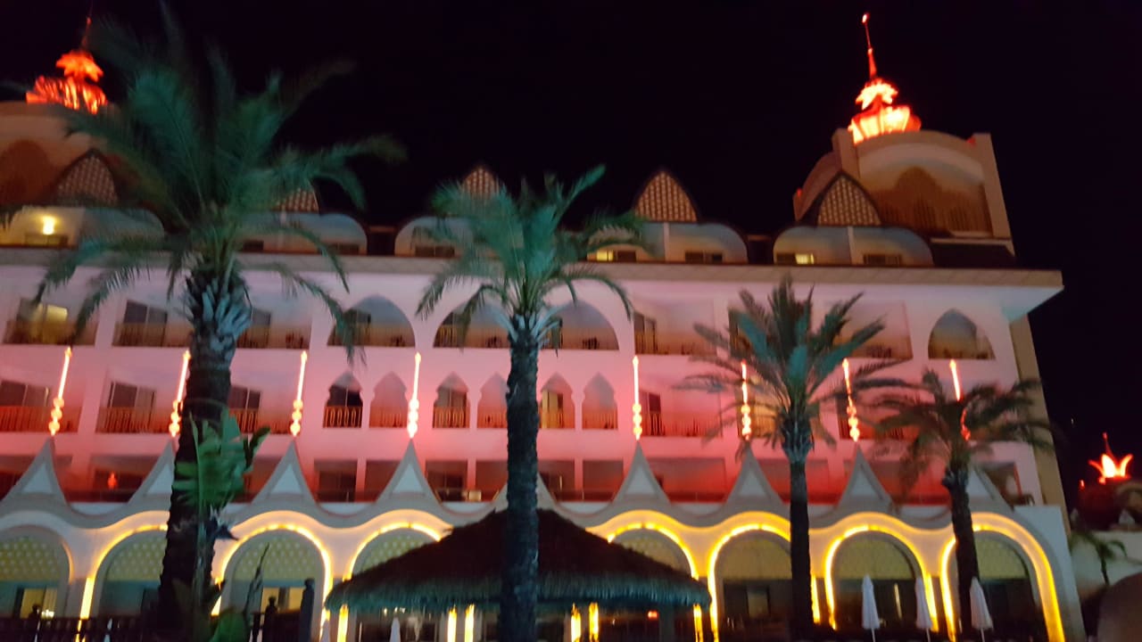 Beleuchtung am Abend  Well Palace Side