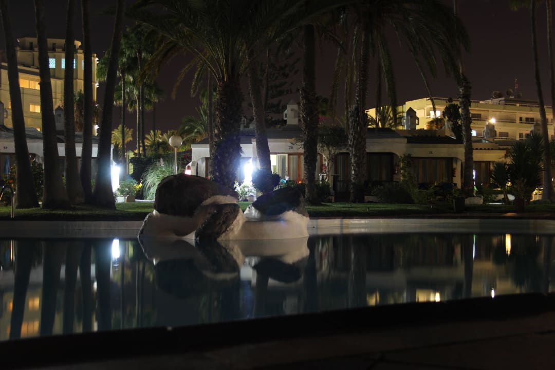 Bei Nacht Sahara Beach Club