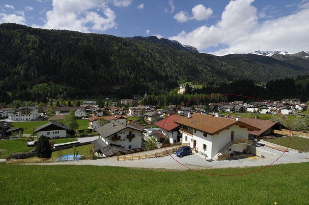 Mareit mit dem Huberhof im Vordergrund Bauernhof Huberhof