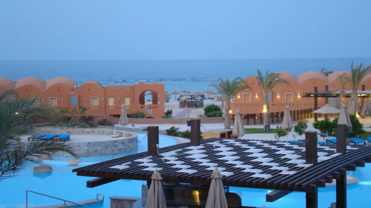 Wschód z tarasu pokoju Novotel Marsa Alam Beach Resort