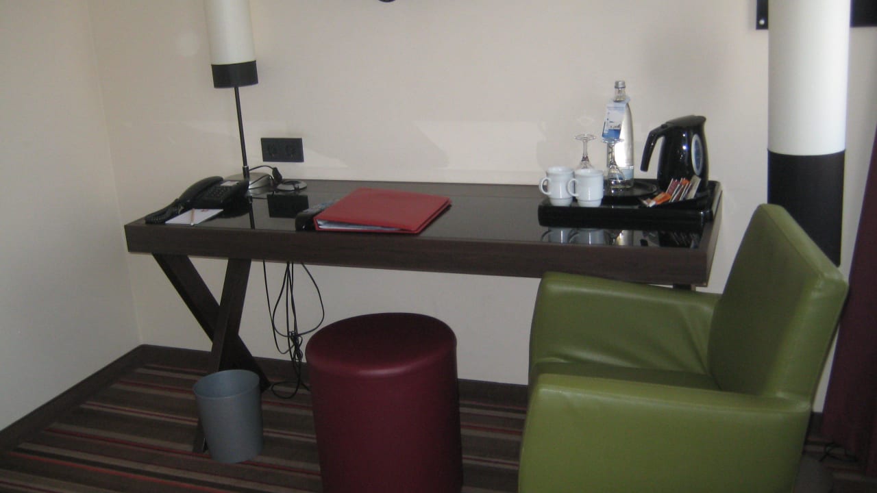 Der Schreibtisch Leonardo Hotel Berlin