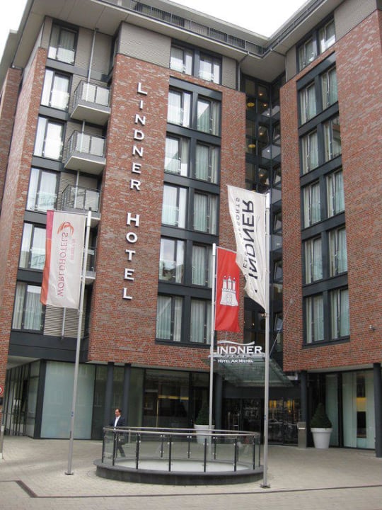 Hoteleingang Lindner Hotel Hamburg Am Michel, part of JdV by Hyatt