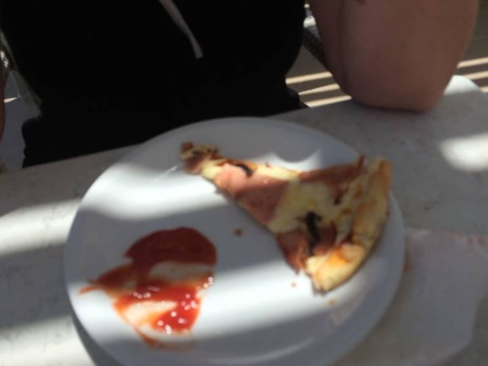 Mittags am Pool Asterias Beach Resort