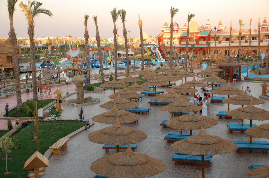 Ogród i parasole Pickalbatros Aqua Blu Resort - Sharm El Sheikh