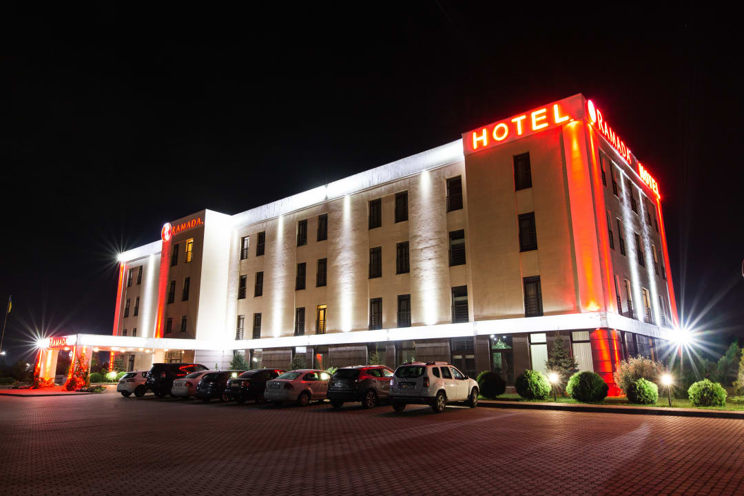 Außenansicht Hotel Ramada Lviv