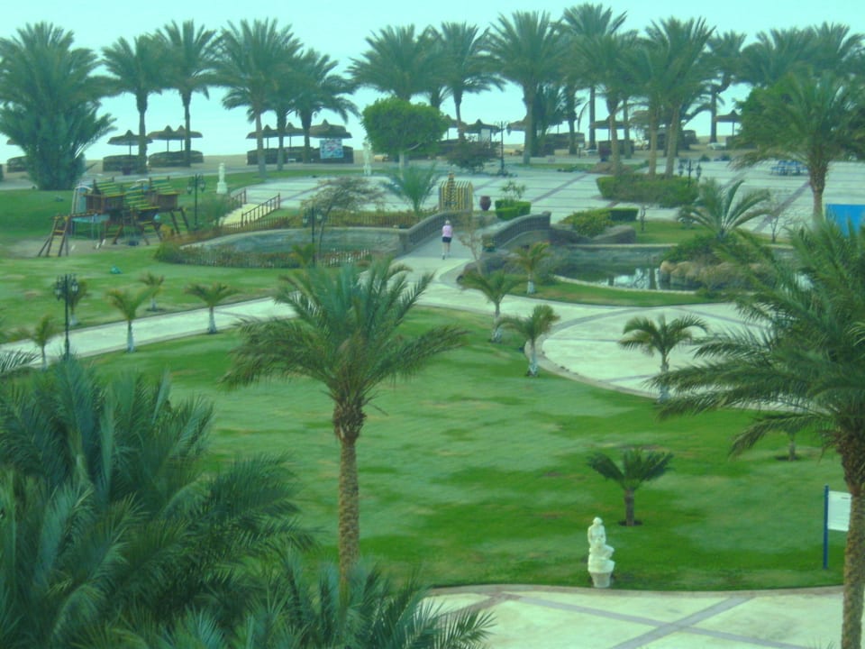 Weg zum Strand Palm Royale Resort - Soma Bay