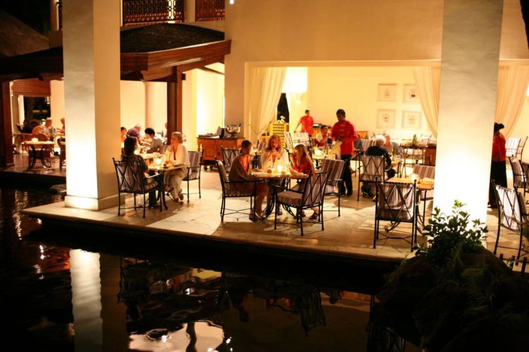 Restaurant draussen Hilton Mauritius Resort & Spa