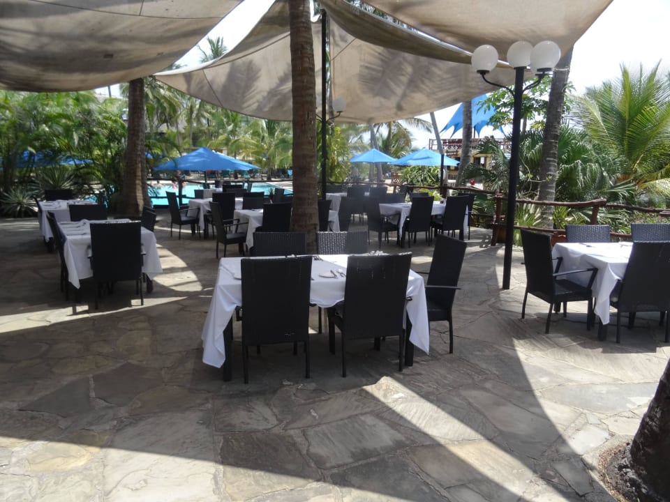 Außenplätze Bahari Beach Hotel