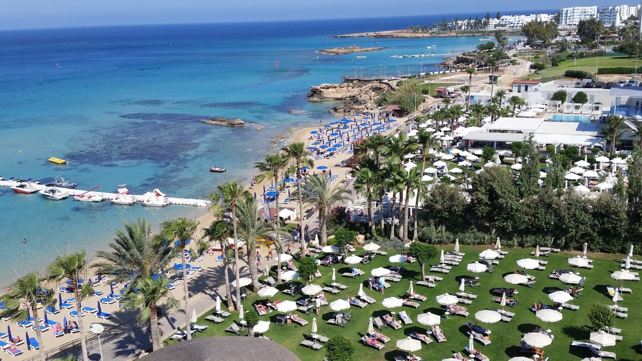 Ausblick seitlicher Meerblick zur Gartenseite Hotel Sunrise Beach