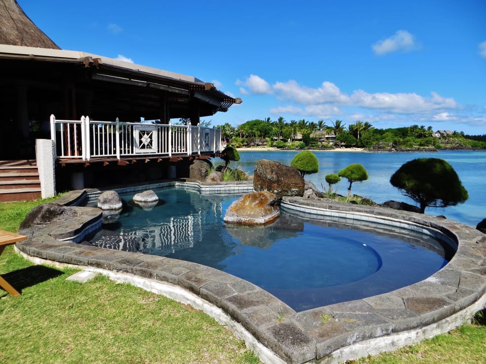 Kleiner Pool am Restaurant the Beach LUX* Grand Gaube Resort & Villas