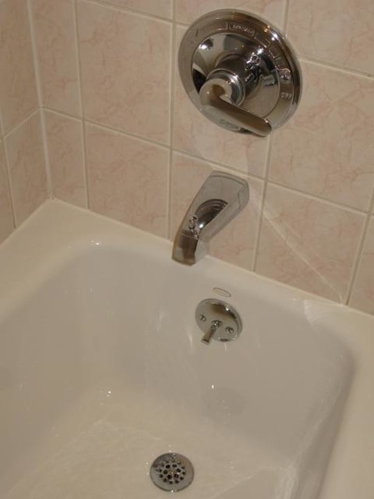 Zimmer 206 - Bad - alles scheint neu zu ein St. James Hotel