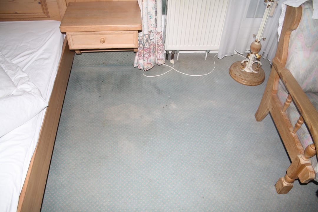 Nicht identifizierbare Flecken Burghotel Am Hohen Bogen