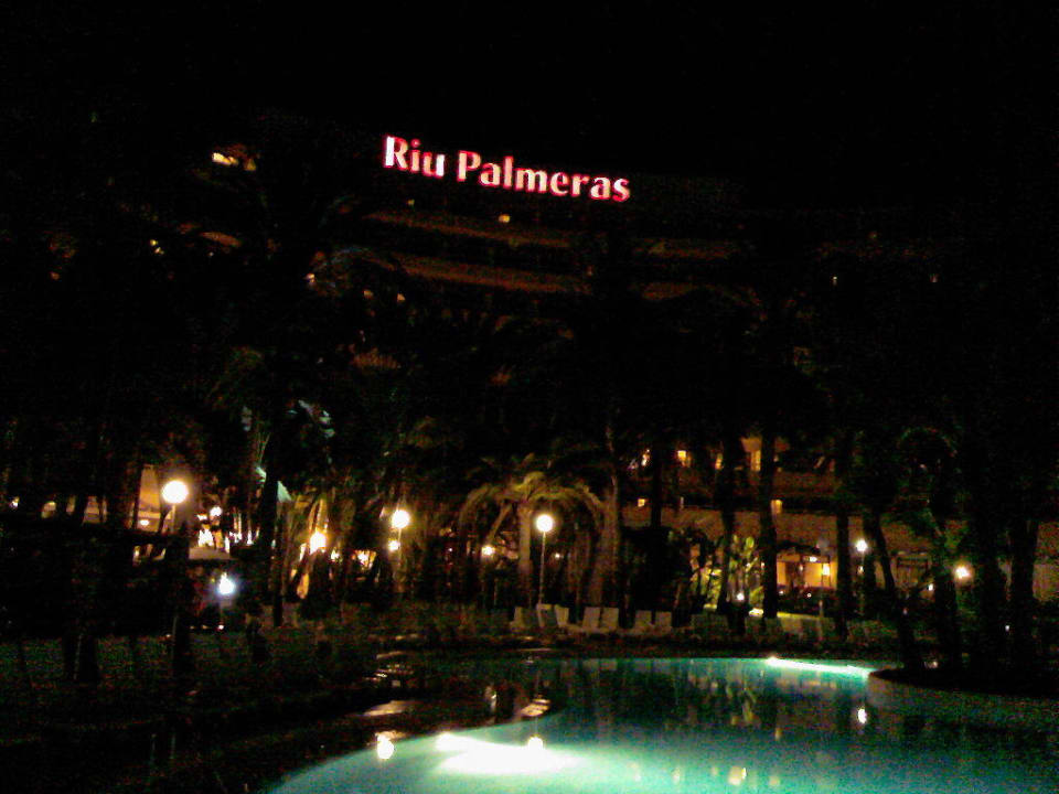 Aussenansicht vom Hotel mit Pool Hotel Riu Palace Palmeras
