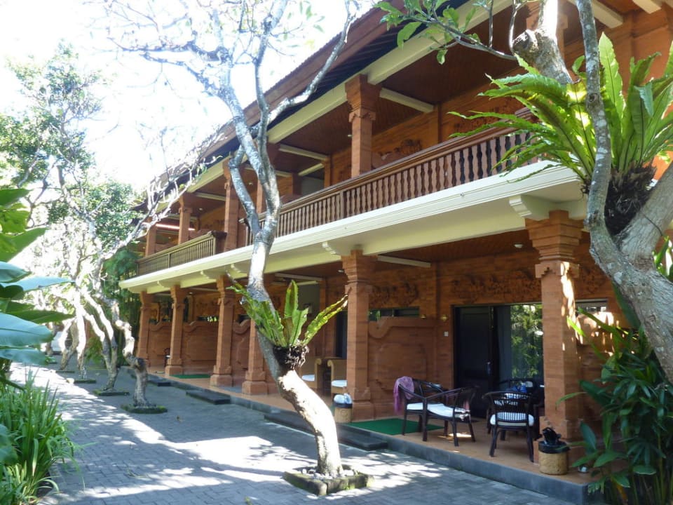 Block mit Beachwing-Zimmern Puri Santrian