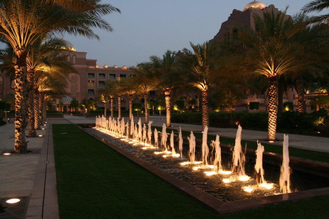 Tolle beleuchtete Springbrunnen Emirates Palace Mandarin Oriental