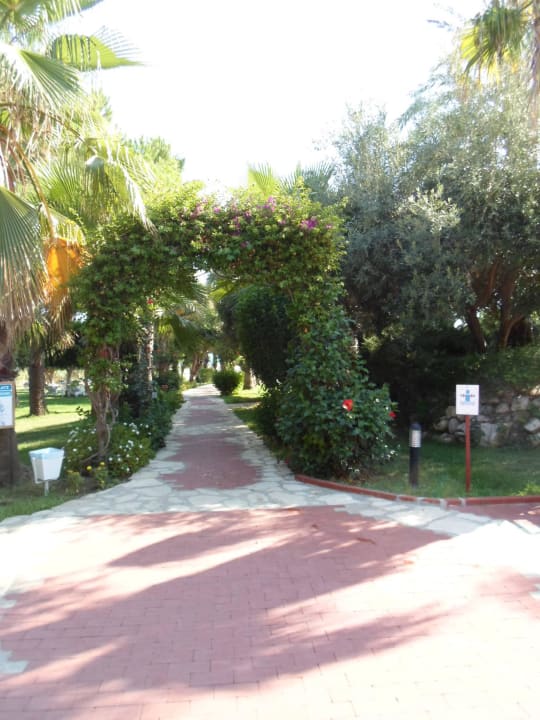 Der Weg zum Meer  Hotel Defne Garden